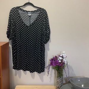 Blank and white v-neck top